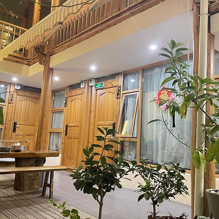Big Tree Guesthouse - Naxi Old Style Lijiang  Exterior photo