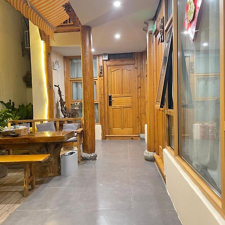 Big Tree Guesthouse - Naxi Old Style Lijiang  Exterior photo