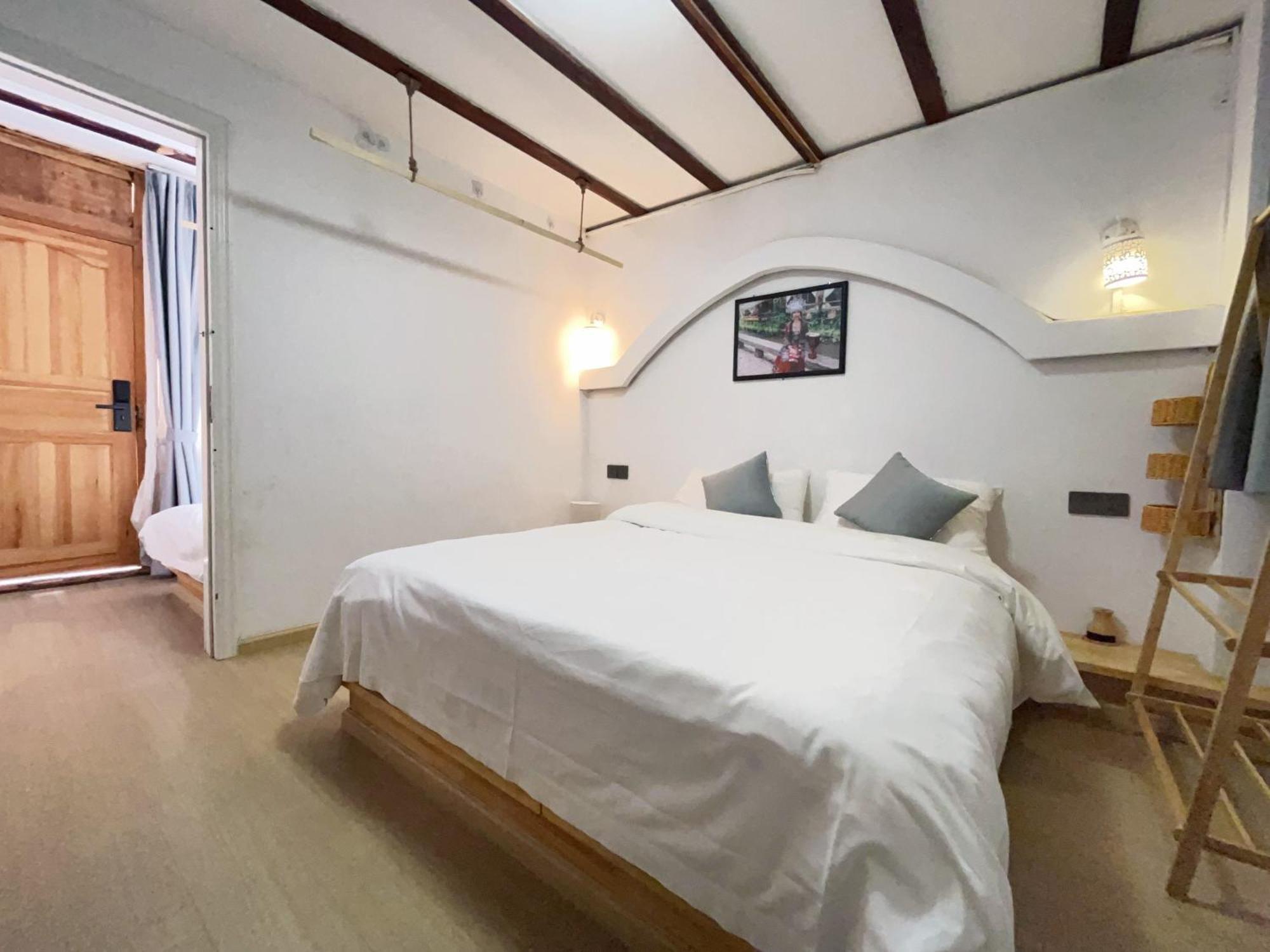 Big Tree Guesthouse - Naxi Old Style Lijiang  Exterior photo