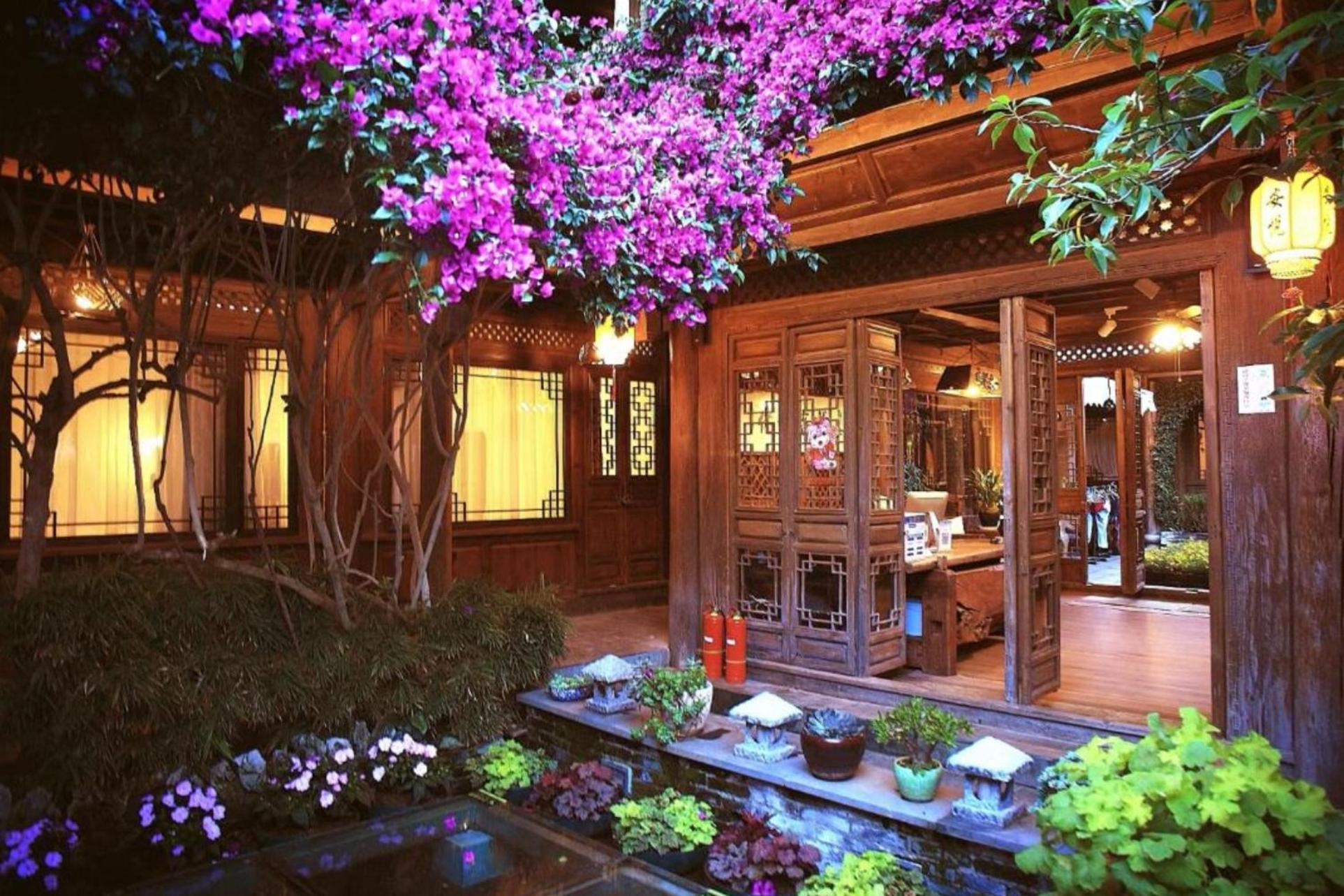 Big Tree Guesthouse - Naxi Old Style Lijiang  Exterior photo