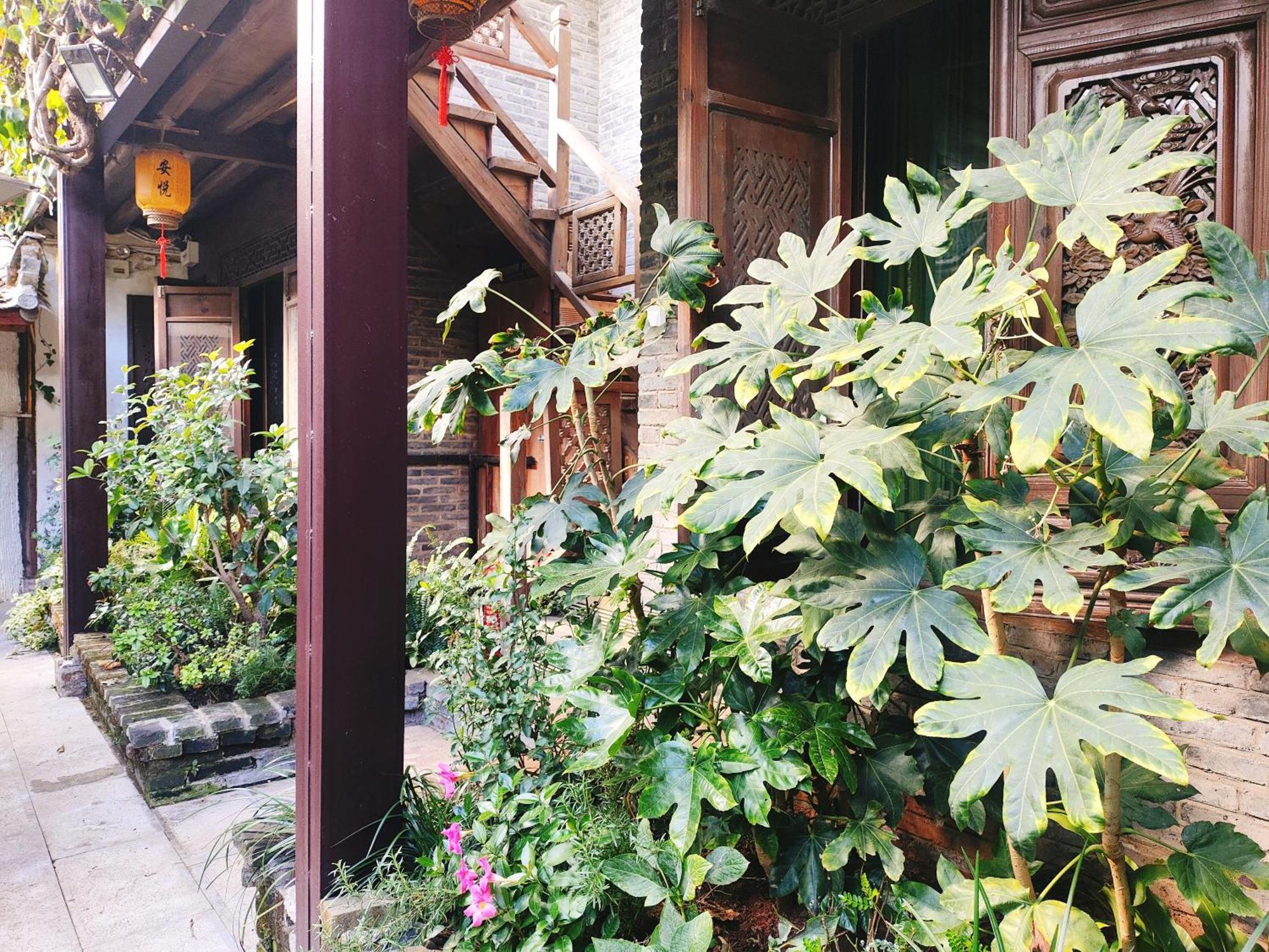 Big Tree Guesthouse - Naxi Old Style Lijiang  Exterior photo