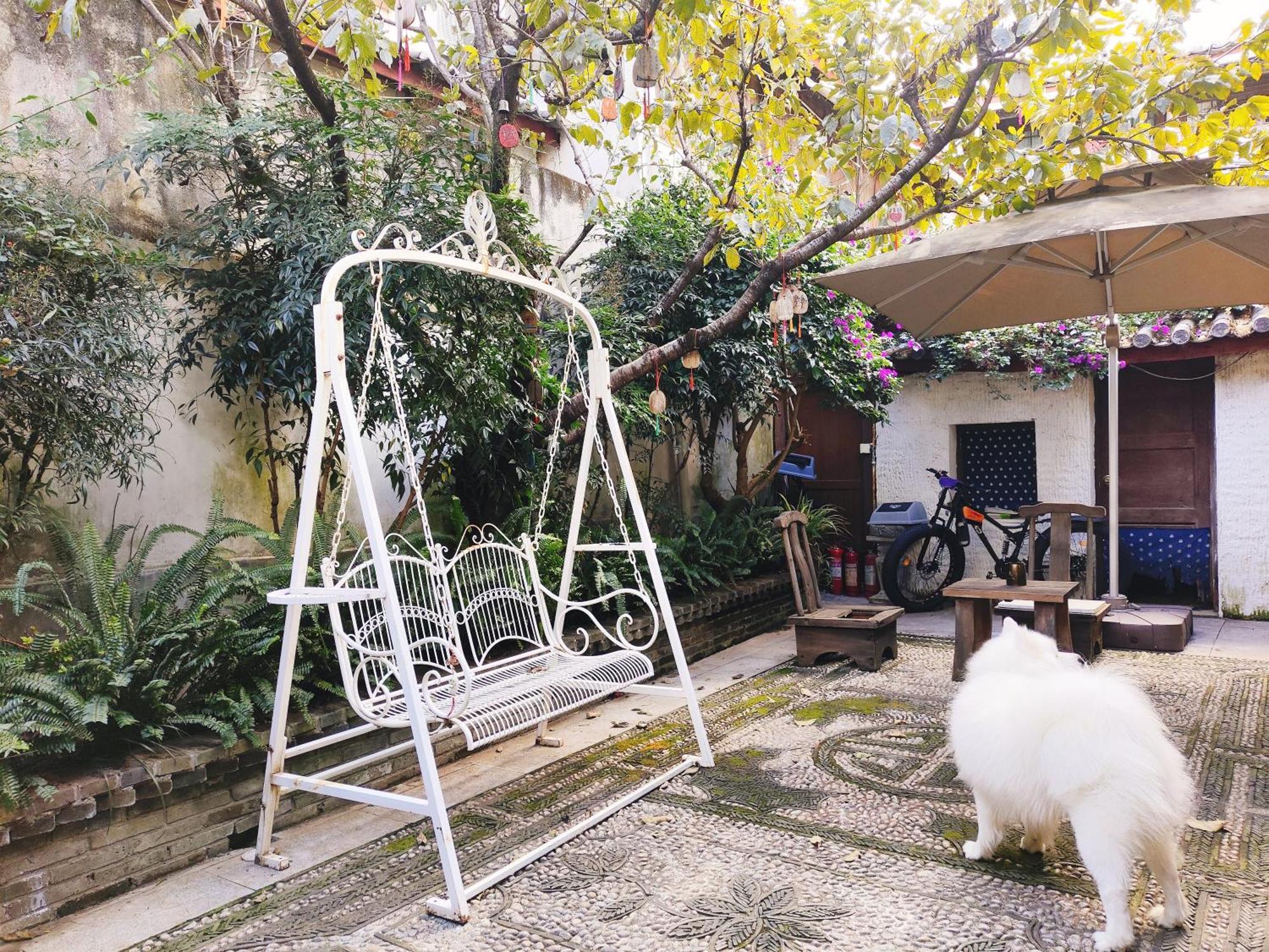 Big Tree Guesthouse - Naxi Old Style Lijiang  Exterior photo