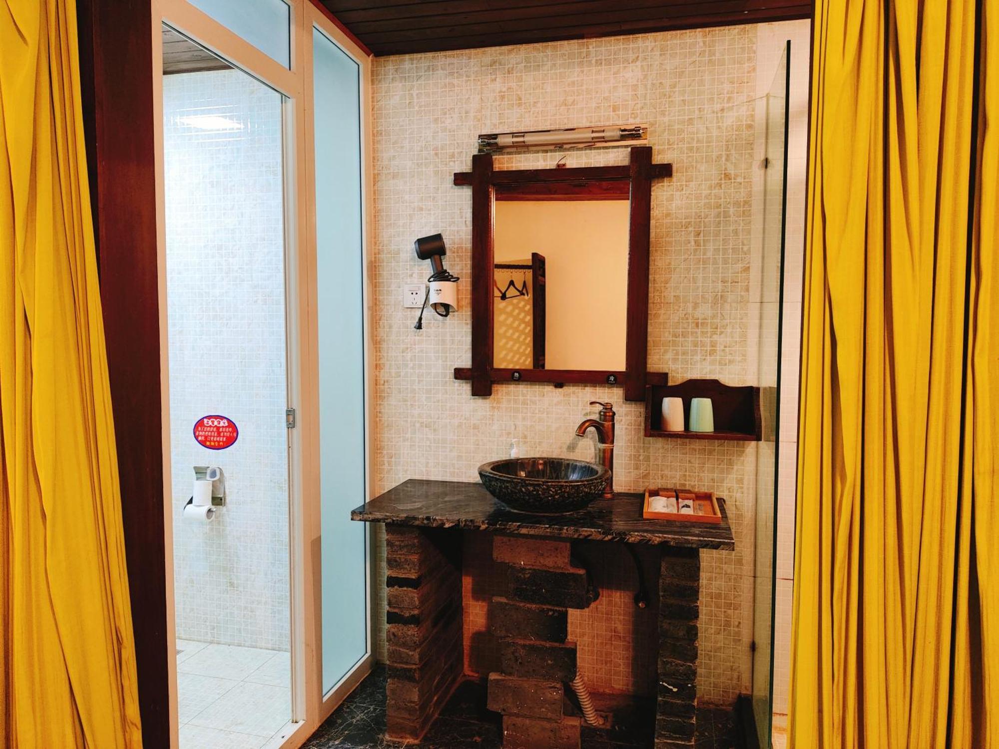 Big Tree Guesthouse - Naxi Old Style Lijiang  Exterior photo