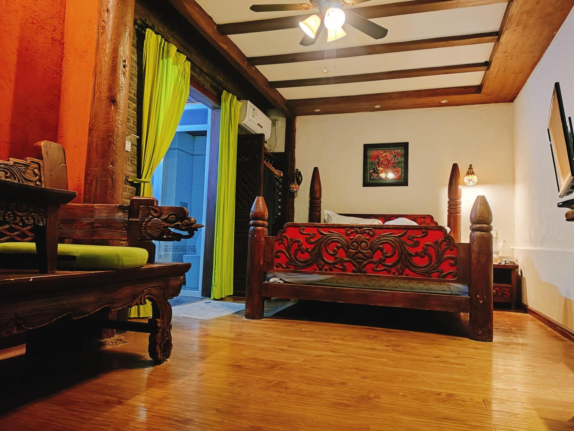 Big Tree Guesthouse - Naxi Old Style Lijiang  Exterior photo