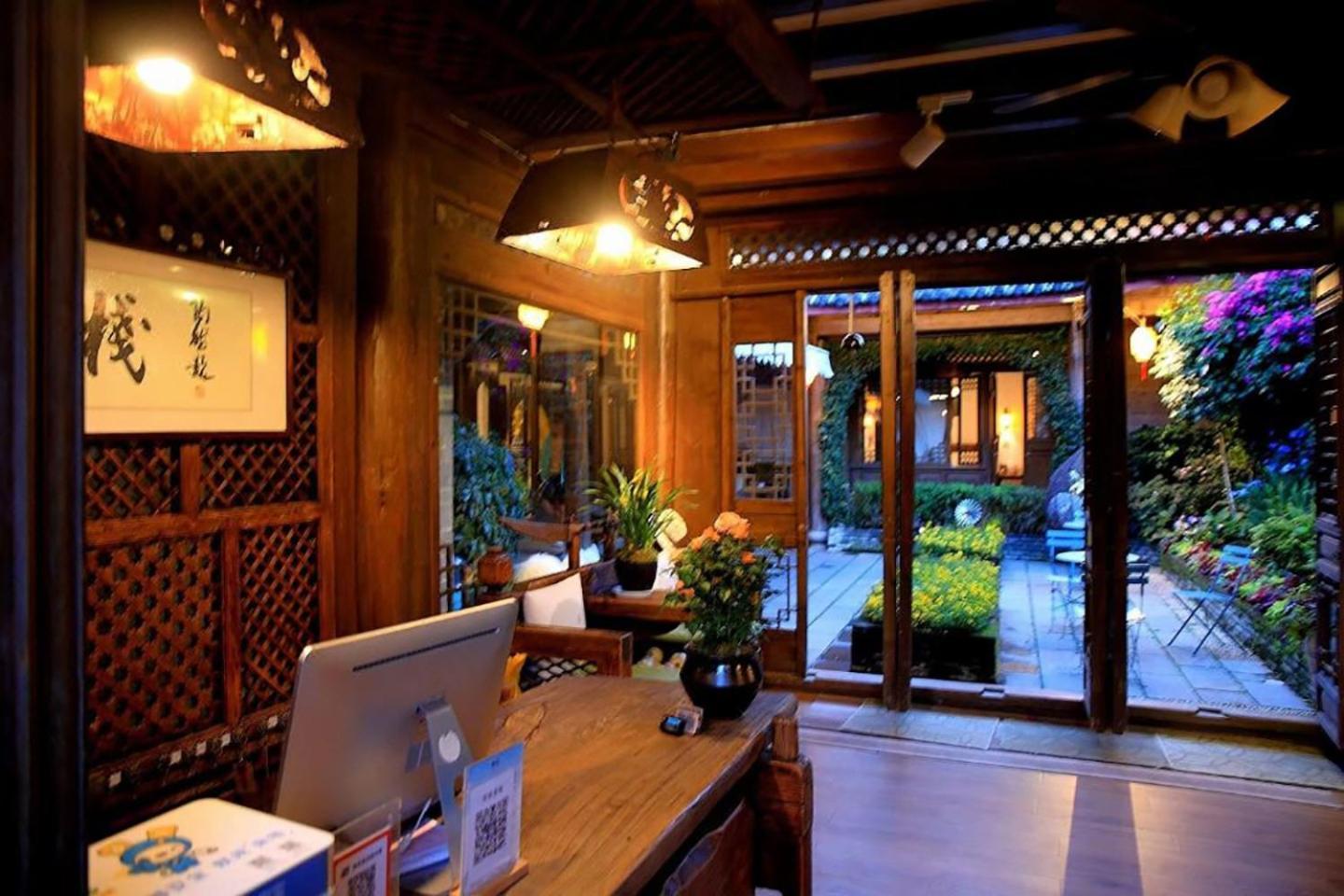 Big Tree Guesthouse - Naxi Old Style Lijiang  Exterior photo