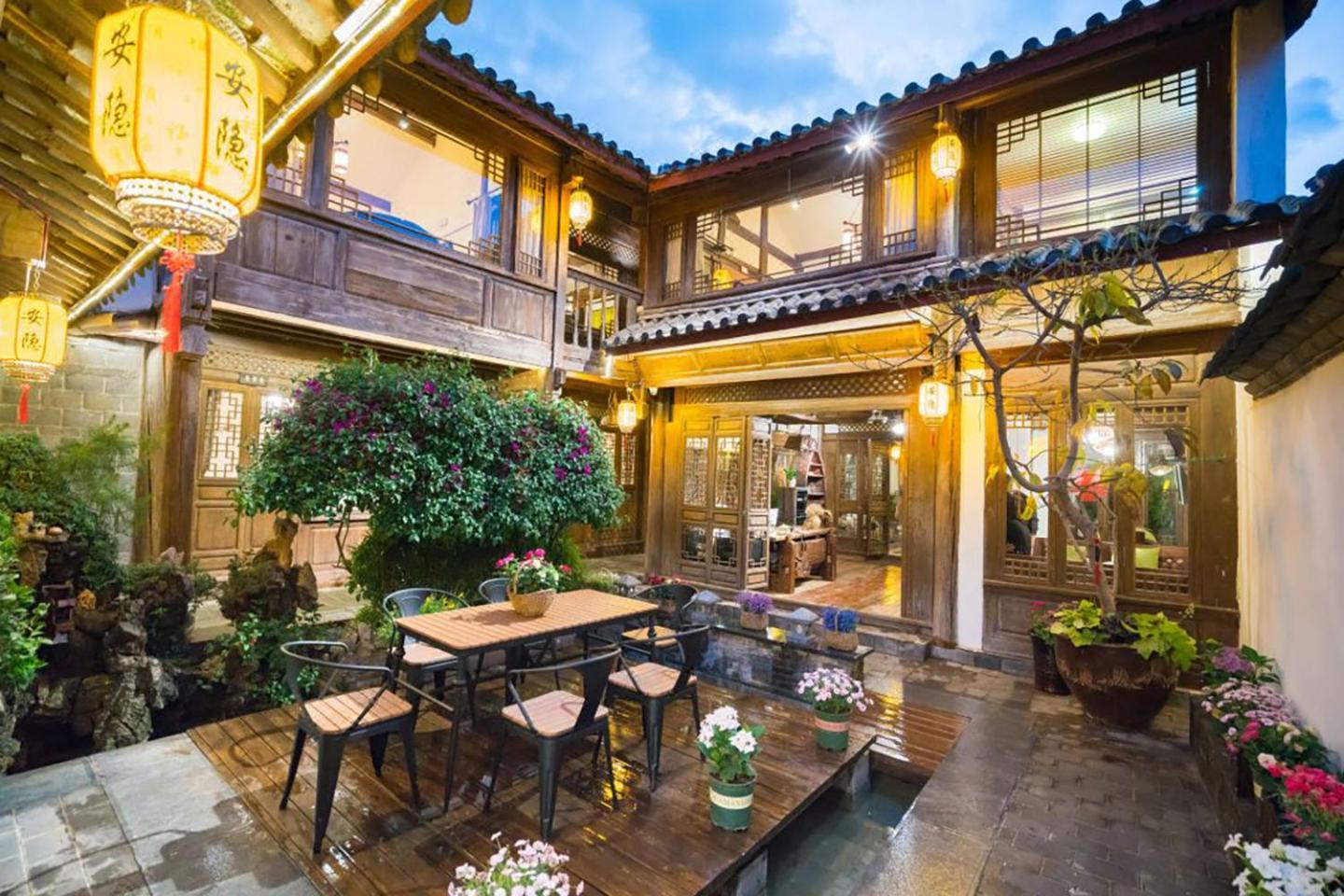 Big Tree Guesthouse - Naxi Old Style Lijiang  Exterior photo