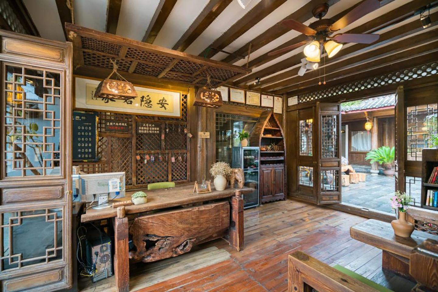 Big Tree Guesthouse - Naxi Old Style Lijiang  Exterior photo